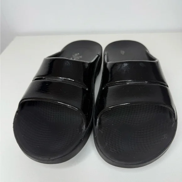 Oofos Ooahh Black Luxe Recovery Slides Sandals Women Size 8 Men Size 6 Athletic - Picture 4 of 10